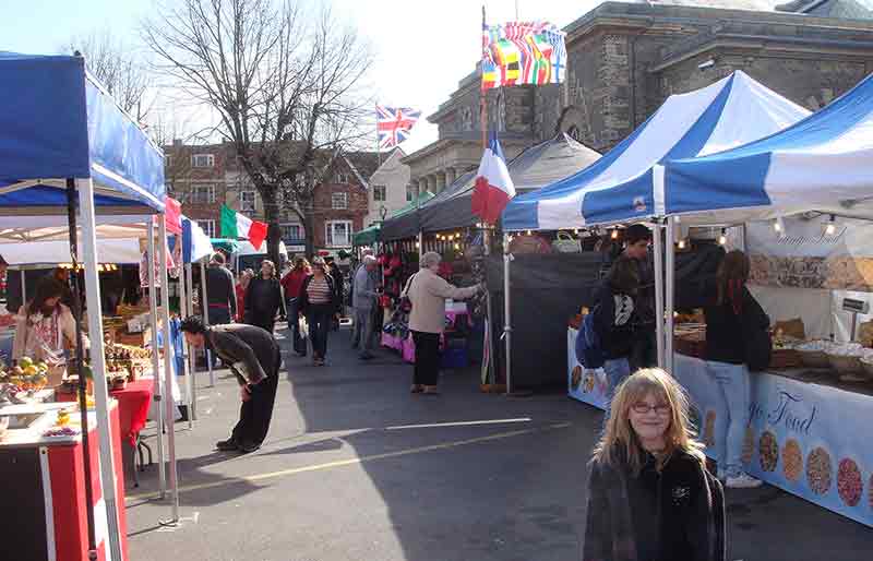 Shoppers and stalls.